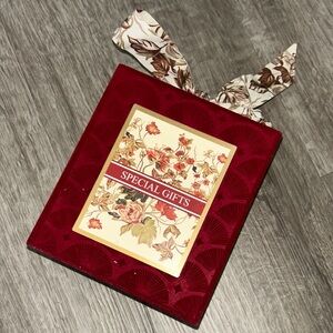 Red velvet gif box